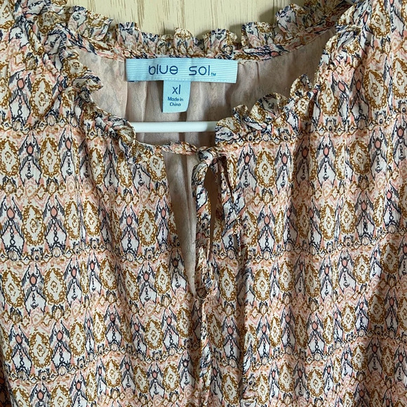Blue Sol Womens Sleeveless Print Ruffle Top Blouse Neutrals Sz XL - Picture 4 of 9